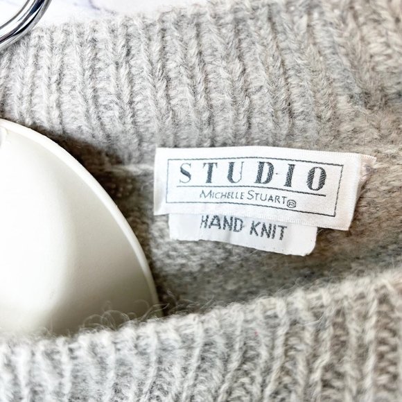 VINTAGE STUDIO MICHELLE STUART HAND KNIT GRAY FLORAL HEART WOOL SWEATER - MEDIUM - Picture 4 of 4